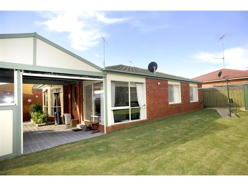9 Pine Grove, Leopold VIC 3224