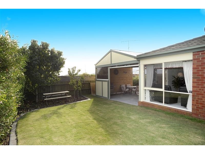 9 Pine Grove, Leopold VIC 3224