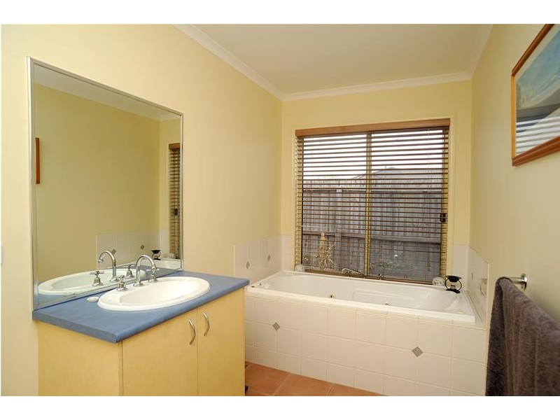 2  Fantail Court, Leopold VIC 3224