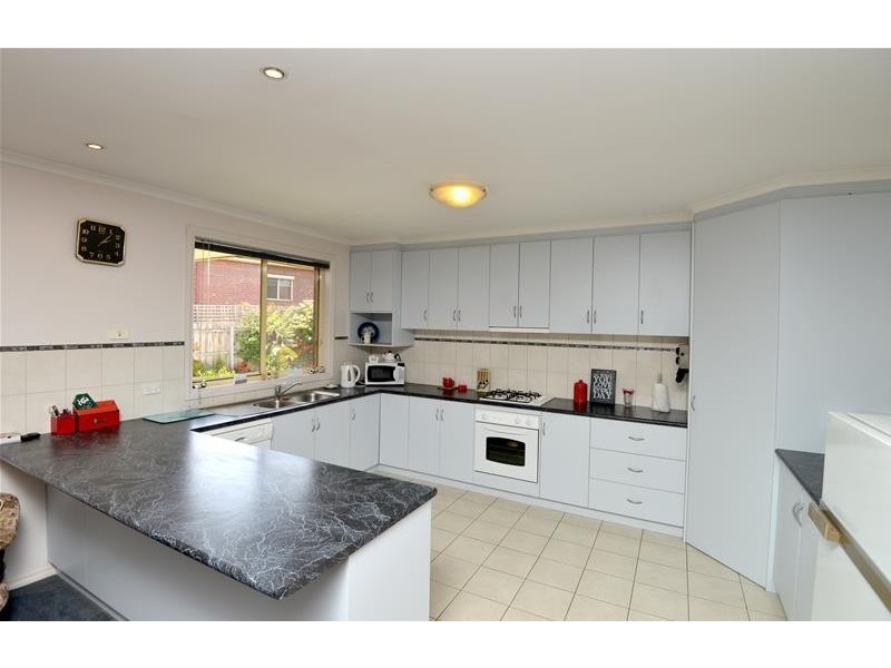 2/10 Myuna Street, Leopold VIC 3224