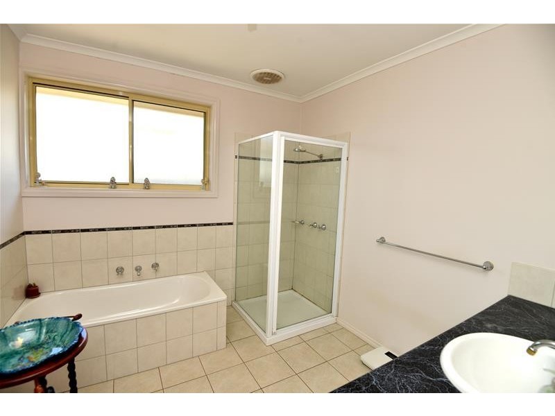 2/10 Myuna Street, Leopold VIC 3224