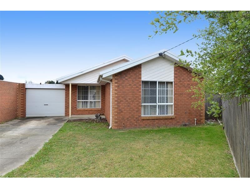 2/23 Schmitt Court, Whittington VIC 3219