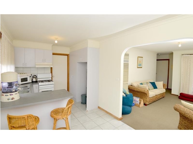 2/23 Schmitt Court, Whittington VIC 3219