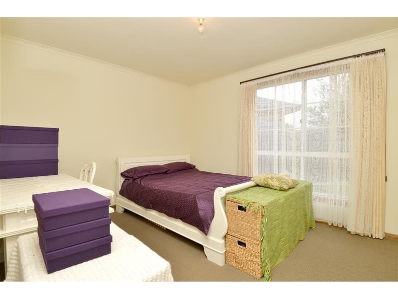 2/23 Schmitt Court, Whittington VIC 3219