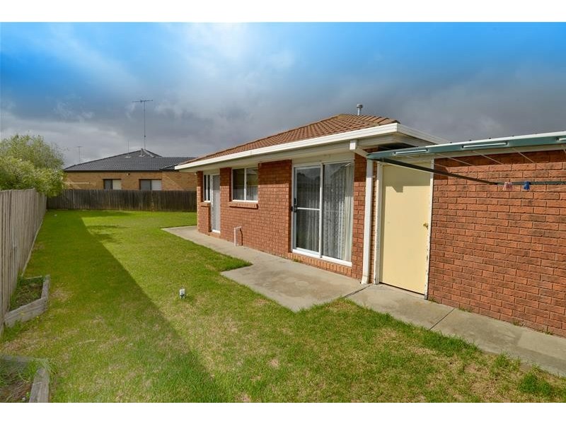 2/23 Schmitt Court, Whittington VIC 3219