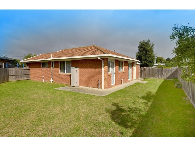 2/23 Schmitt Court, Whittington VIC 3219