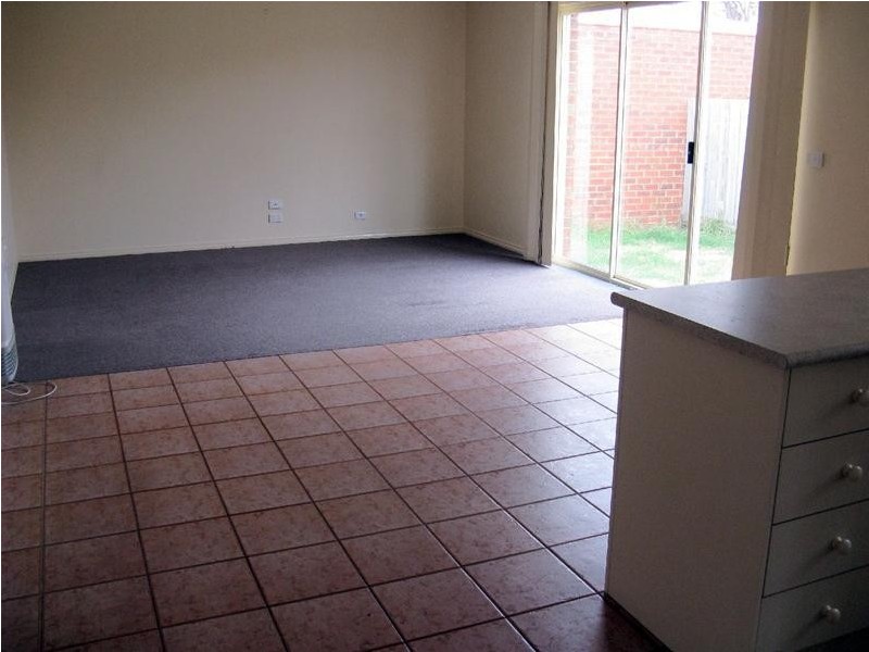 4 Huon Crescent, Leopold VIC 3224