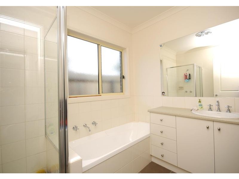 1/16 Bisinella Court, Leopold VIC 3224