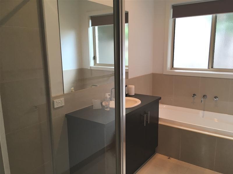 2/6 Newbank Court, Leopold VIC 3224