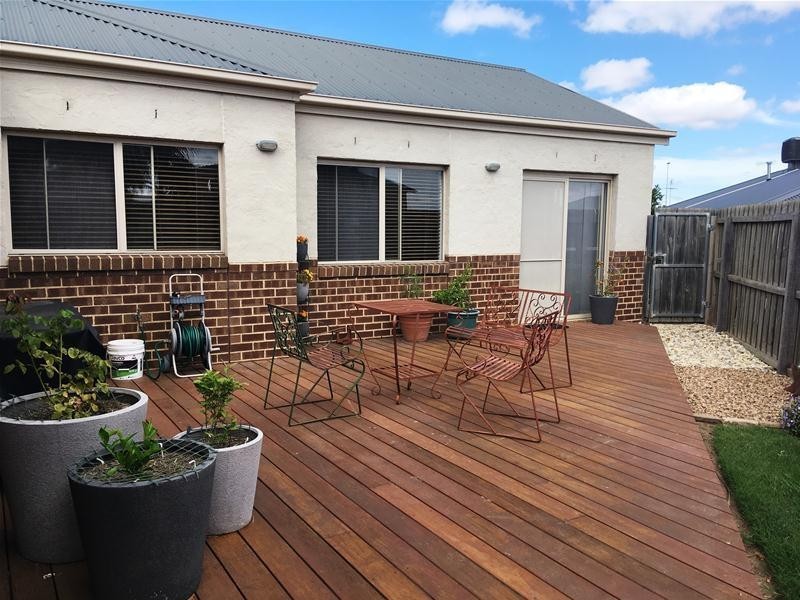 2/6 Newbank Court, Leopold VIC 3224