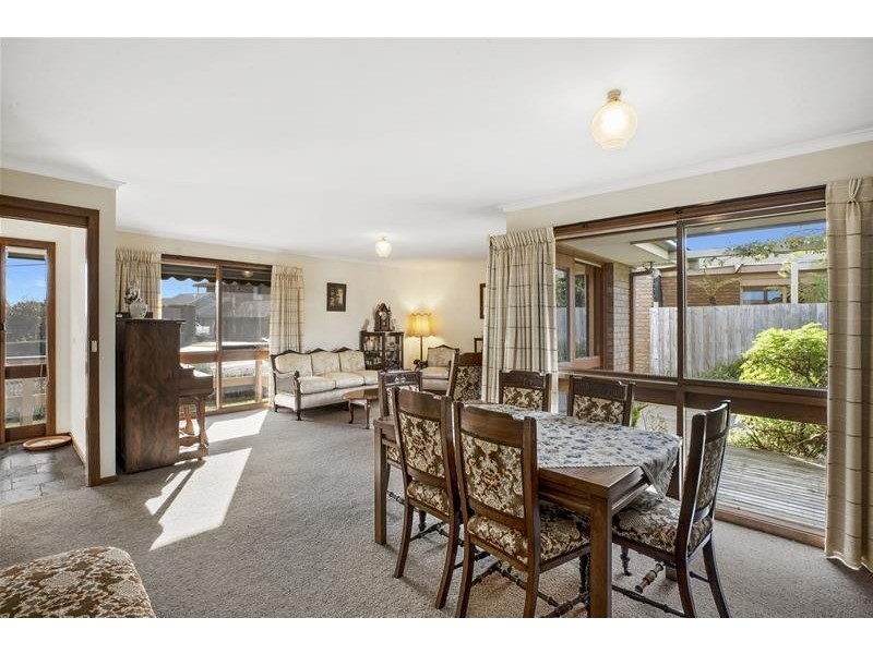 15 Loupe Crescent, Leopold VIC 3224