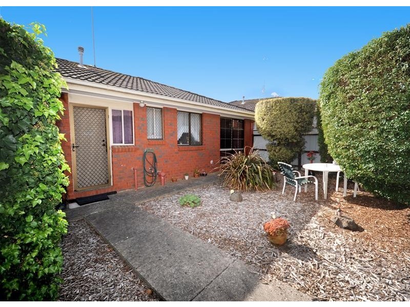 1/2 Robbie Court, Leopold VIC 3224