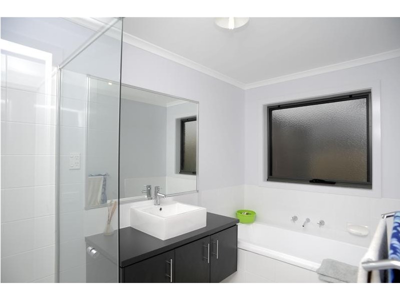 24 Curtain Drive, Leopold VIC 3224
