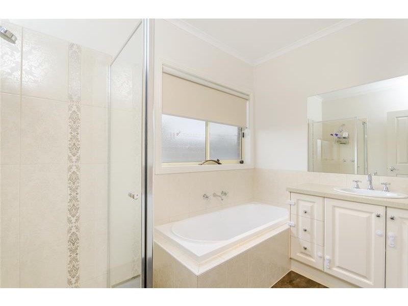 12 Grassland Grove, Leopold VIC 3224