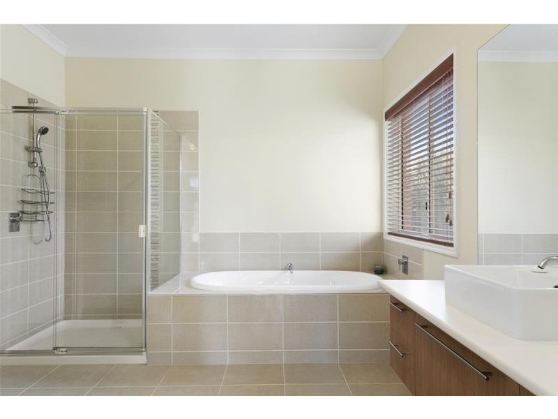 11 Chianti Grove, Leopold VIC 3224