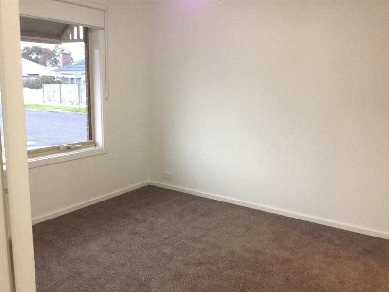 12 Hinchcliff Crescent, Newcomb VIC 3219