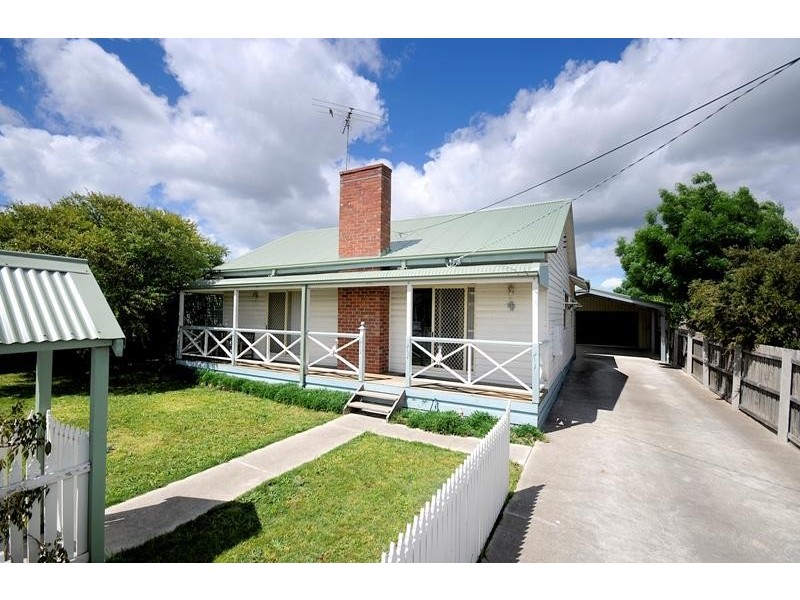 4 Helmer Crescent, East Geelong VIC 3219