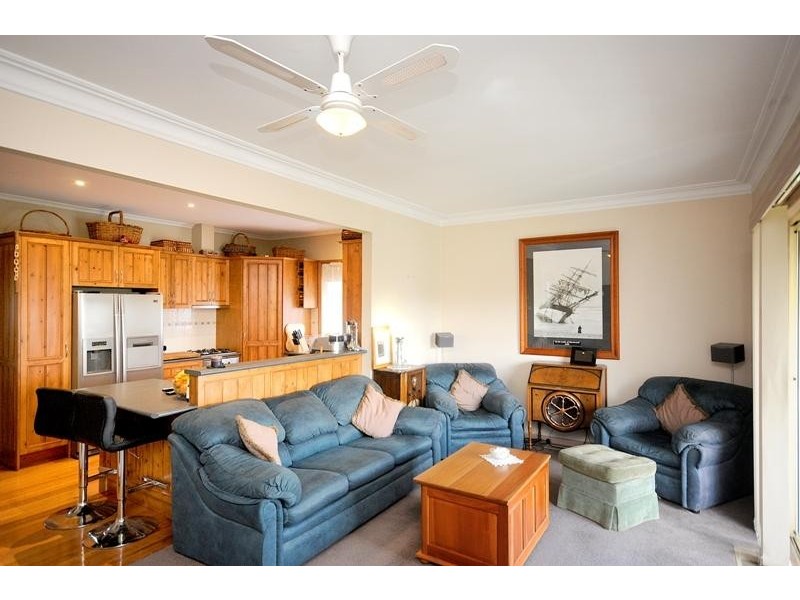 4 Helmer Crescent, East Geelong VIC 3219