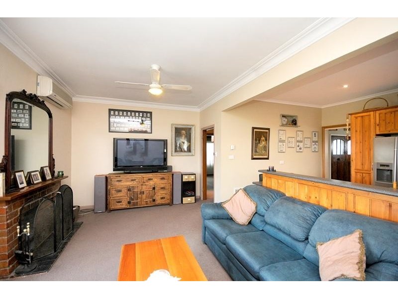 4 Helmer Crescent, East Geelong VIC 3219