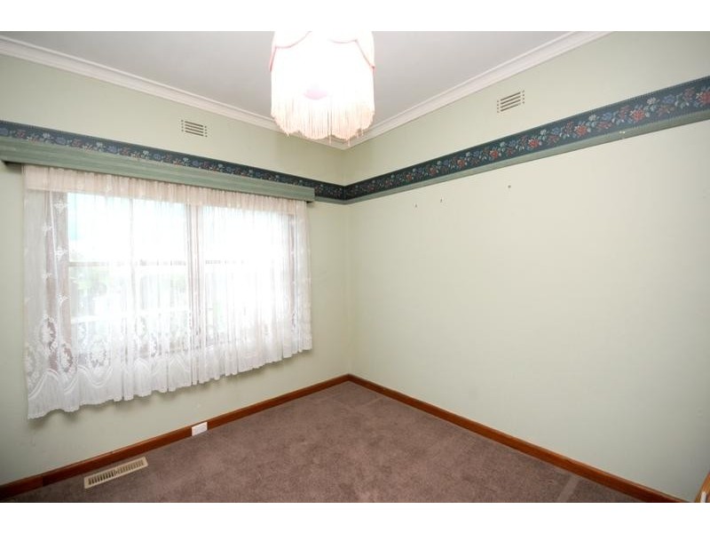 4 Helmer Crescent, East Geelong VIC 3219