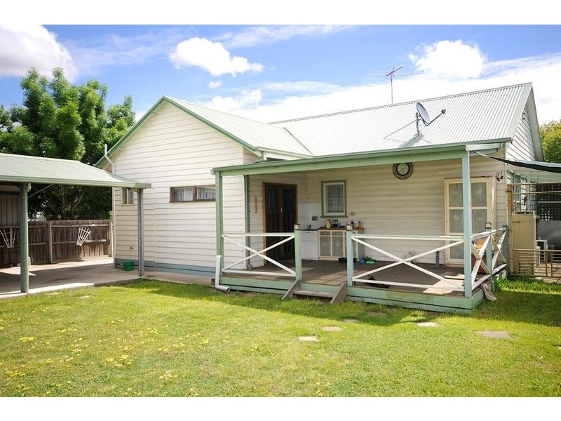 4 Helmer Crescent, East Geelong VIC 3219