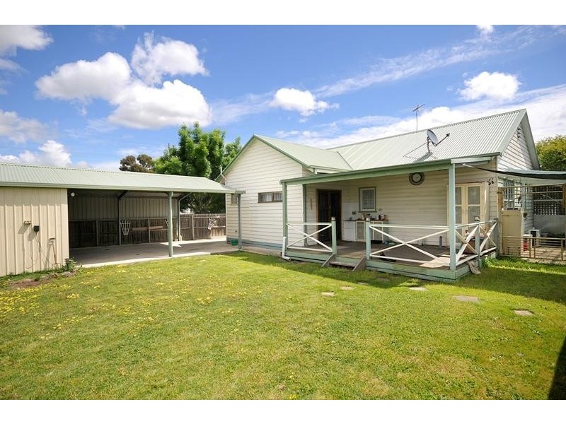 4 Helmer Crescent, East Geelong VIC 3219