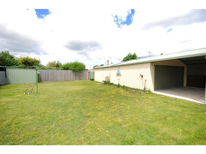 4 Helmer Crescent, East Geelong VIC 3219