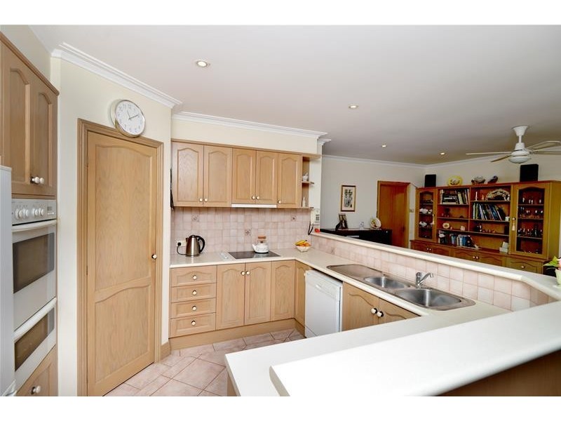 6 Highland Way, Leopold VIC 3224