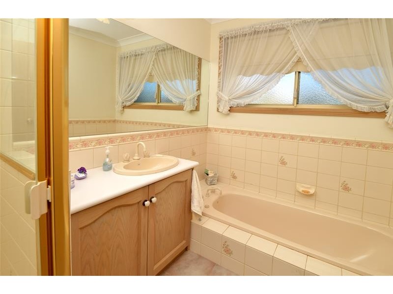 6 Highland Way, Leopold VIC 3224