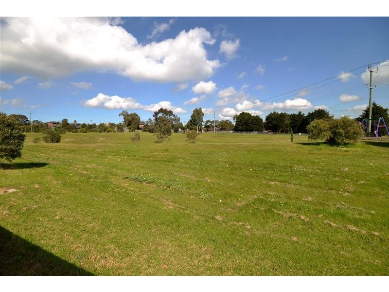 6 Highland Way, Leopold VIC 3224