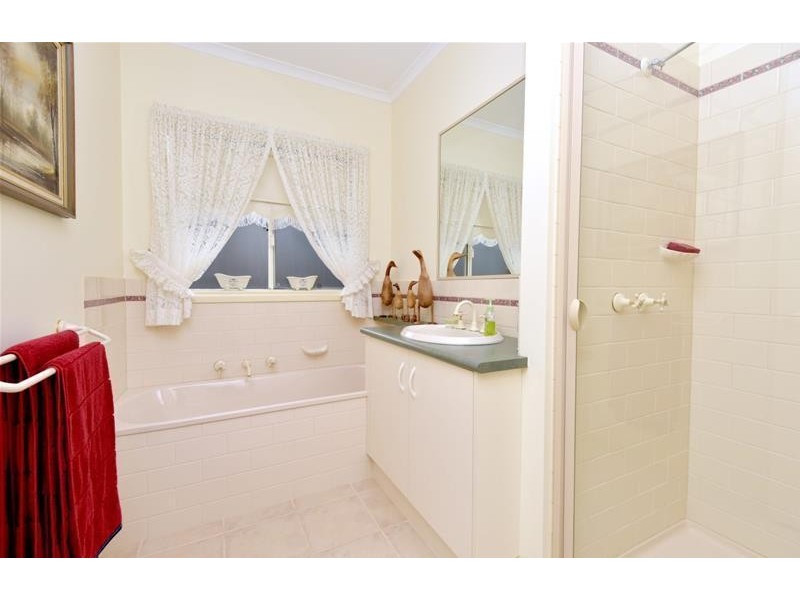 30 Huon Crescent, Leopold VIC 3224