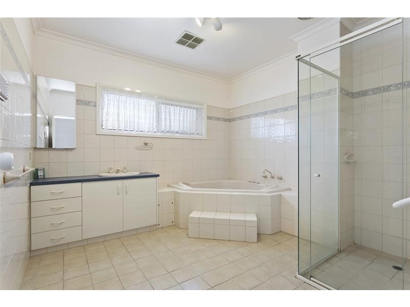 5 Mandlay Close, Leopold VIC 3224