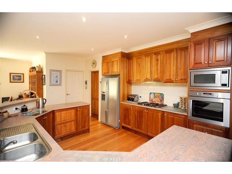 28 Balmoral Gardens, Leopold VIC 3224