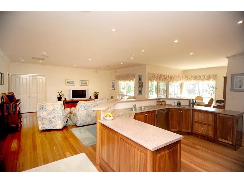 28 Balmoral Gardens, Leopold VIC 3224