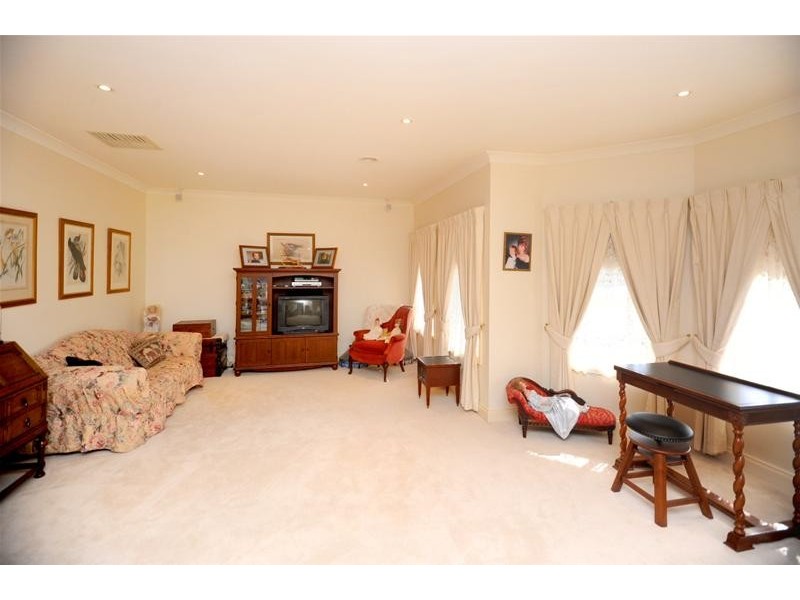 28 Balmoral Gardens, Leopold VIC 3224