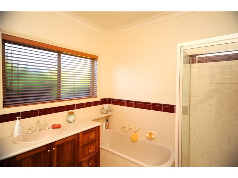 28 Balmoral Gardens, Leopold VIC 3224