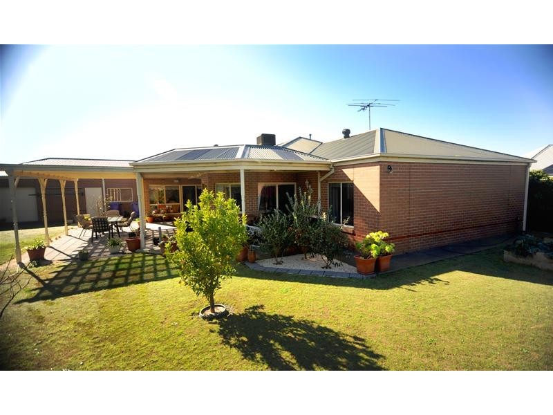 28 Balmoral Gardens, Leopold VIC 3224
