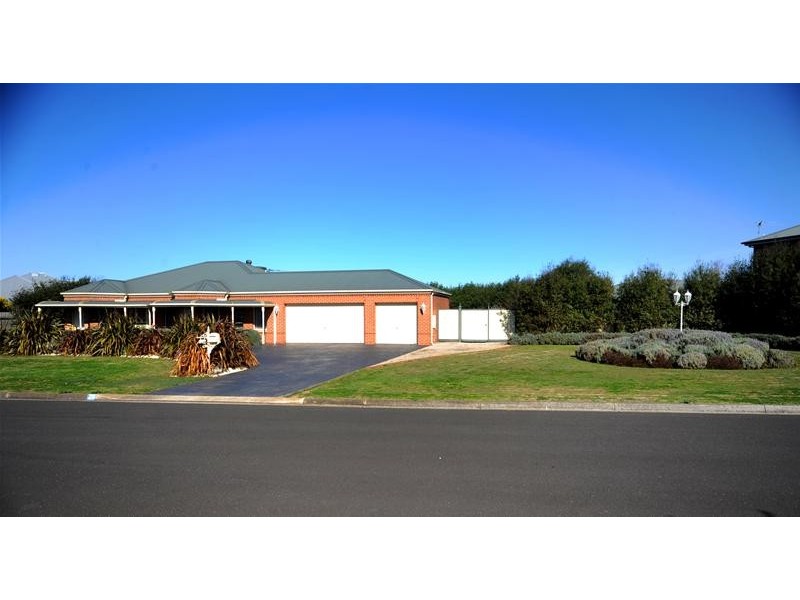 28 Balmoral Gardens, Leopold VIC 3224