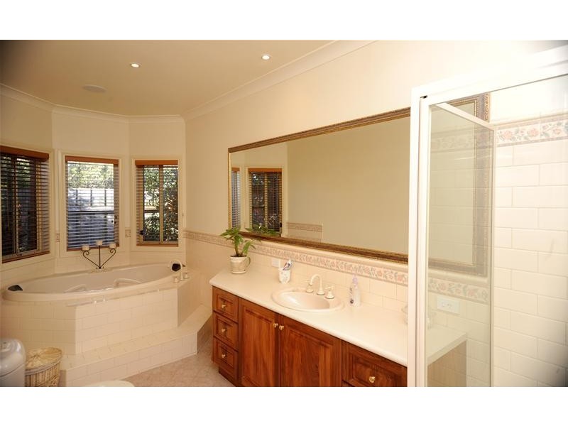 28 Balmoral Gardens, Leopold VIC 3224