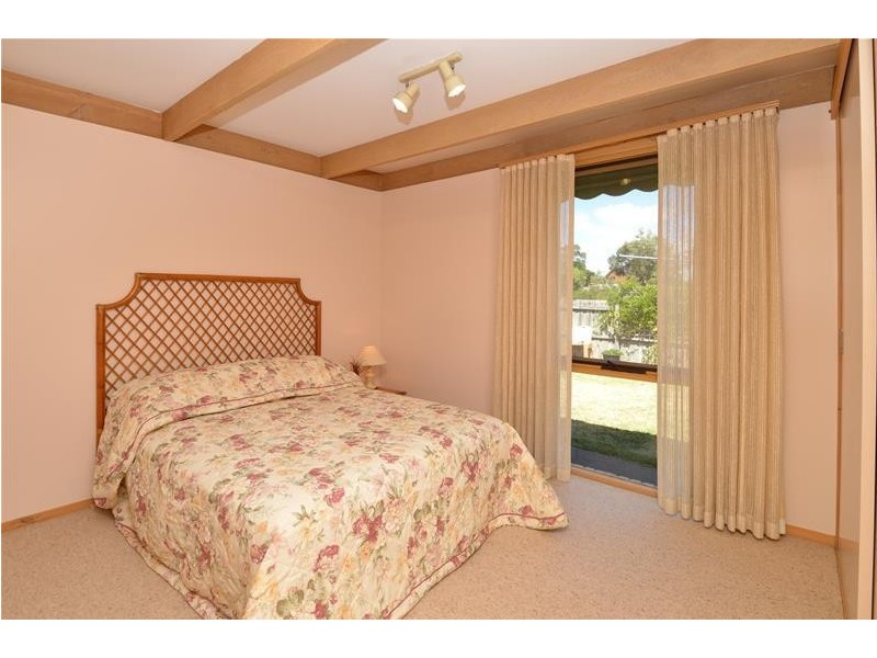 16 Highland Way, Leopold VIC 3224