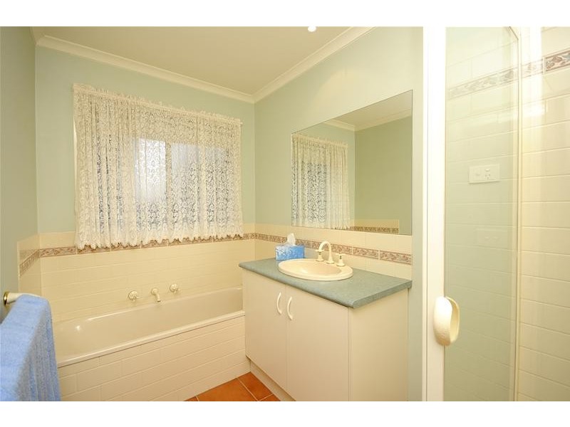 17 Huon Crescent, Leopold VIC 3224