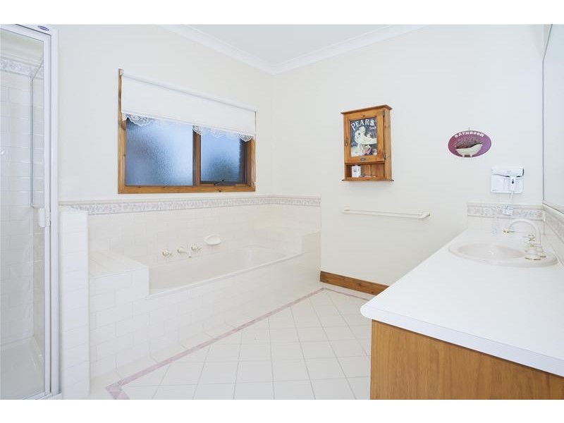 9 Fairbank Court, Leopold VIC 3224