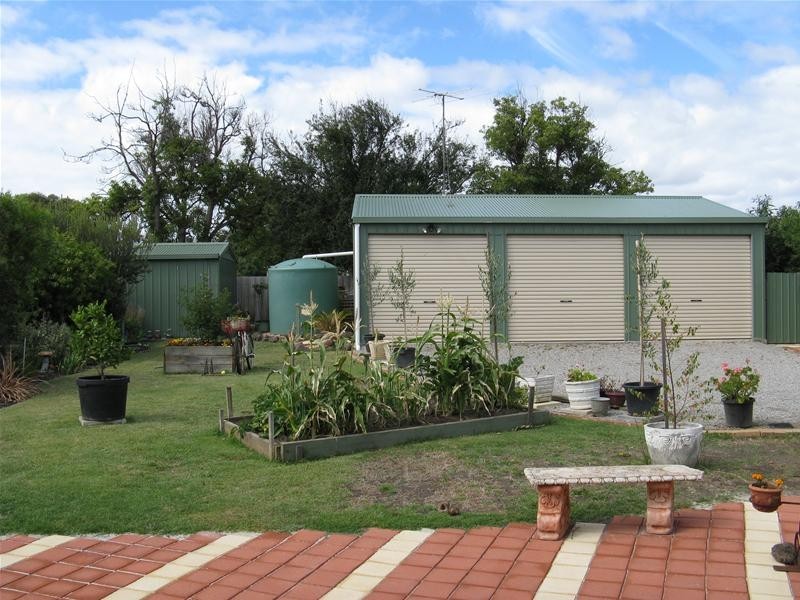 4 William Street, Leopold VIC 3224