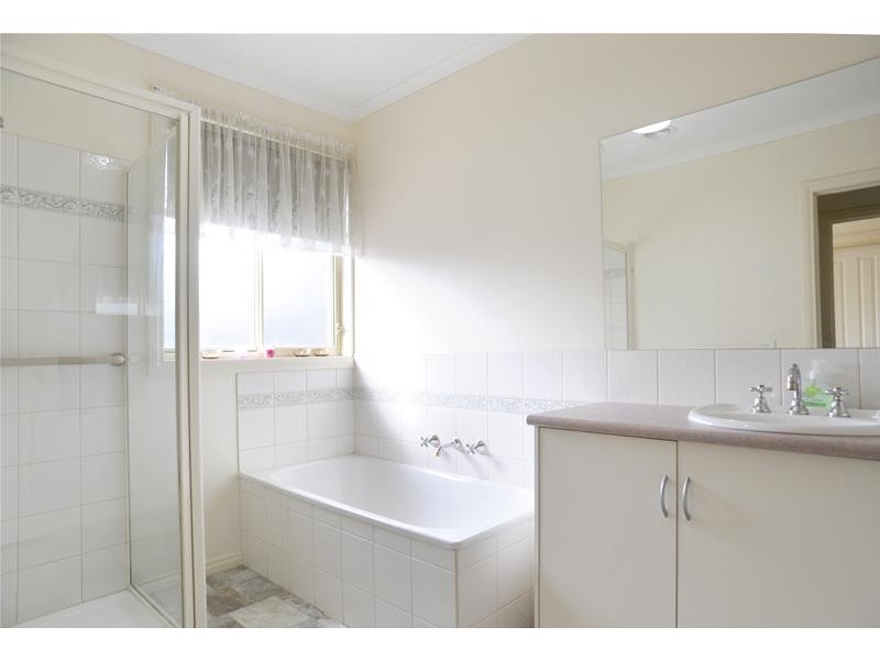 1/10 Myuna Street, Leopold VIC 3224