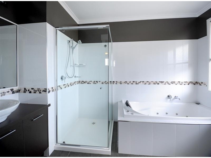 18 Darrambal Crescent, Leopold VIC 3224