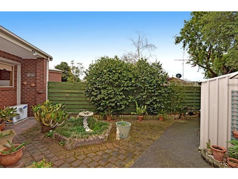 1/2 Curtis Court, Leopold VIC 3224