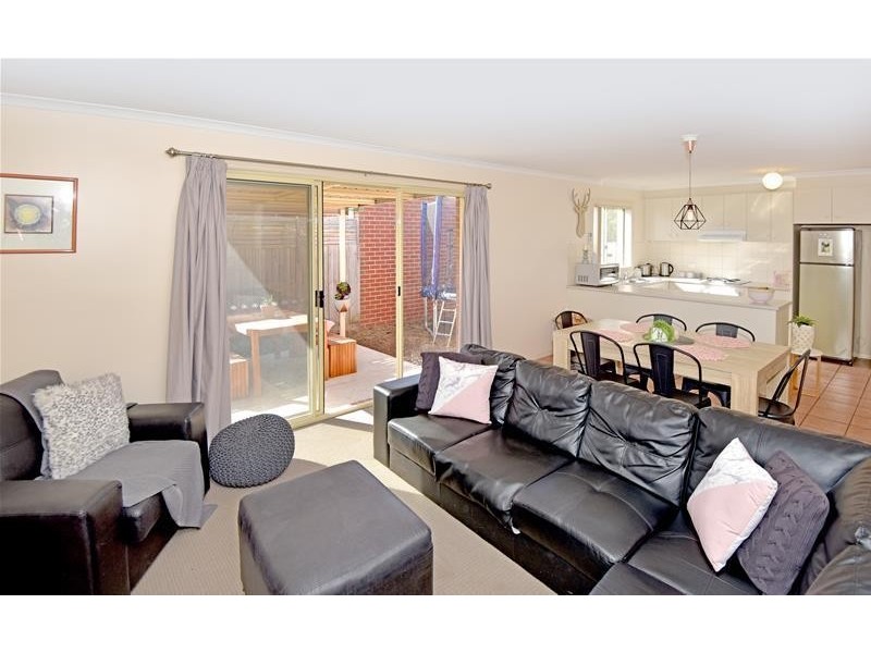 4 Huon Crescent, Leopold VIC 3224