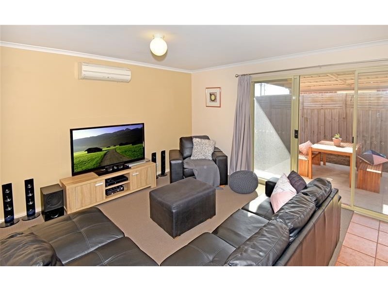4 Huon Crescent, Leopold VIC 3224