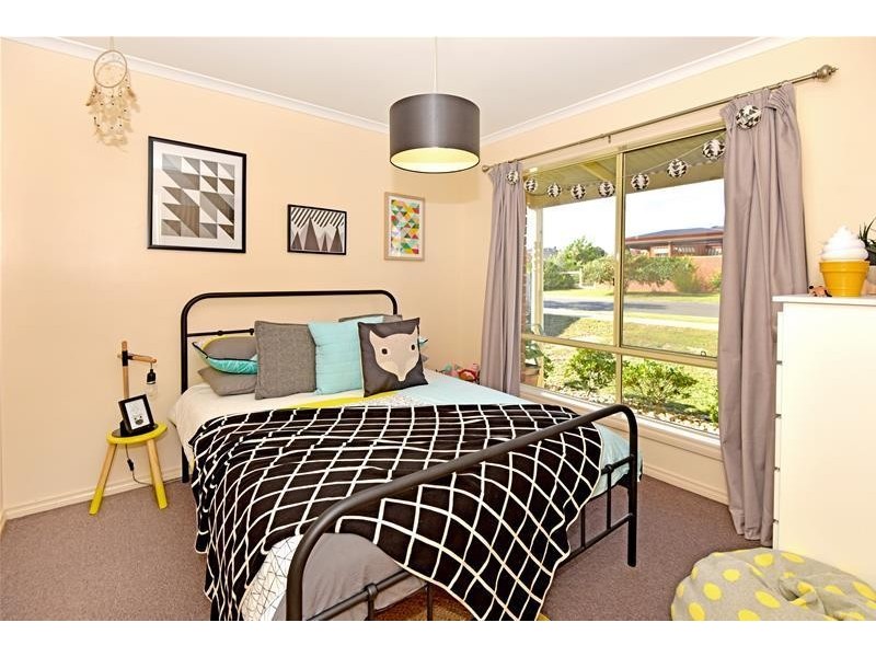 4 Huon Crescent, Leopold VIC 3224