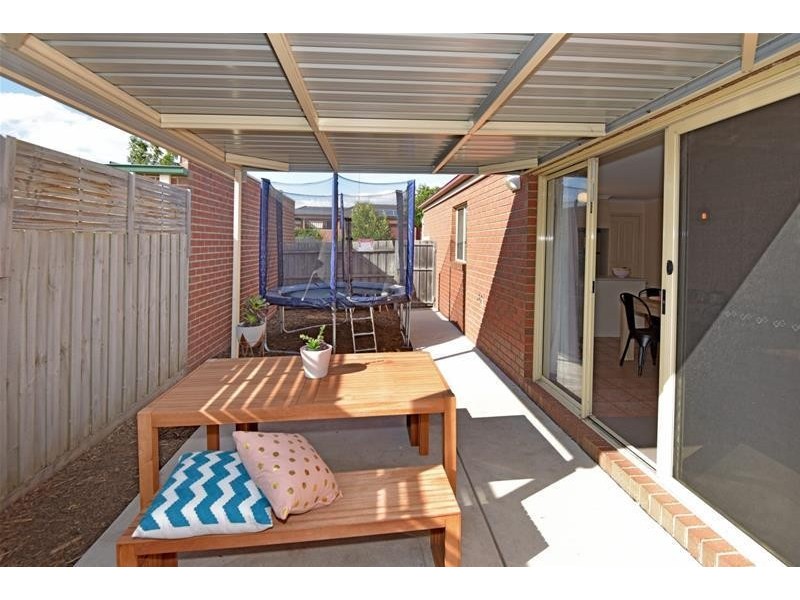 4 Huon Crescent, Leopold VIC 3224